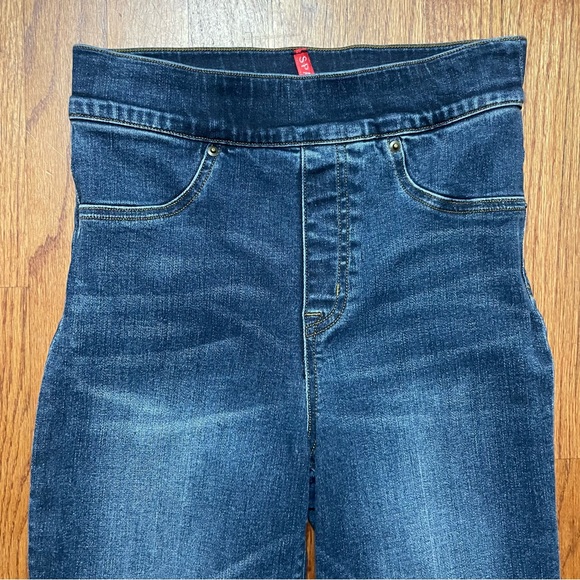 Spanx Cropped Flare Jeans with frayed hem in medium wash size XS - Picture 3 of 15